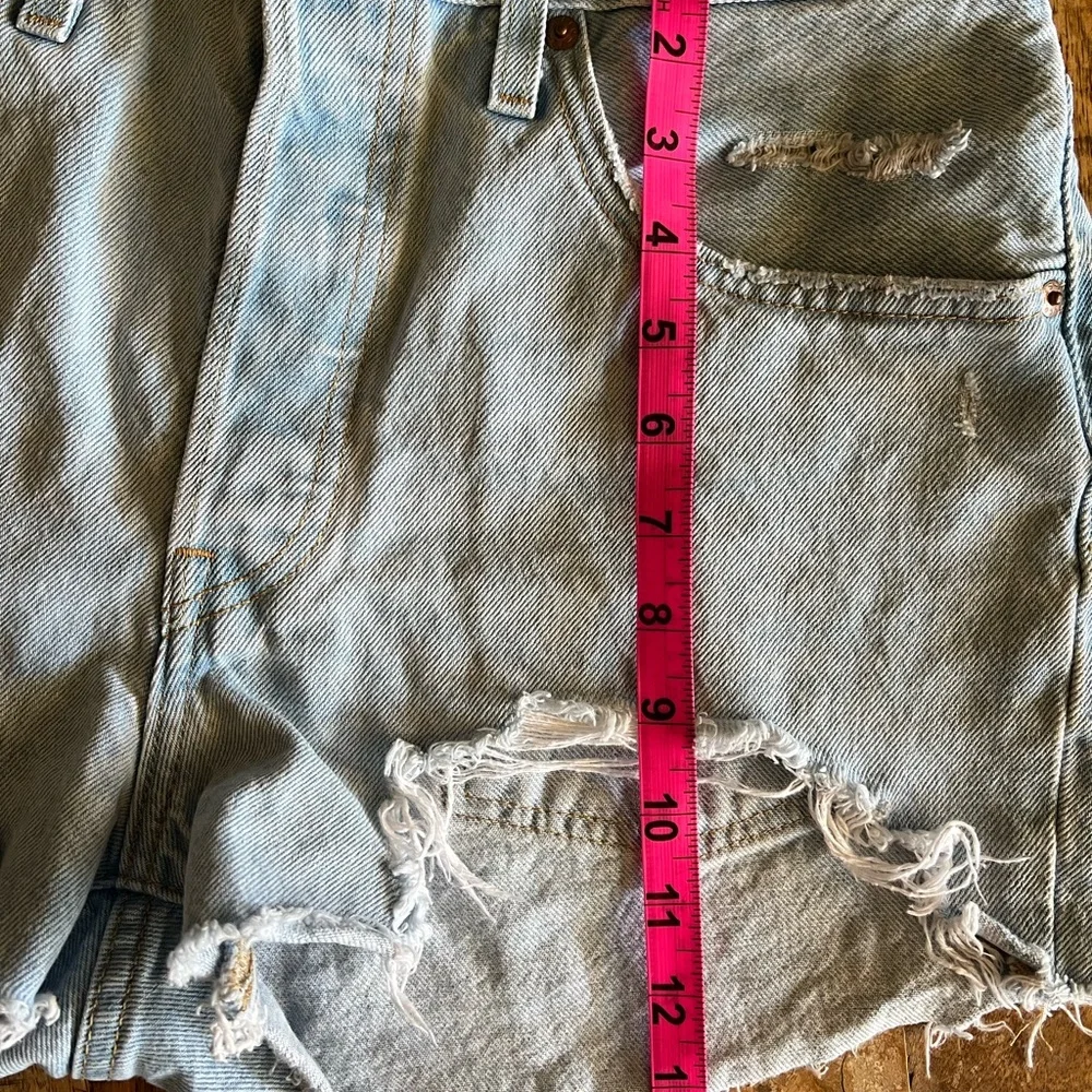 Levi's 501 Light Wash Denim Disttessed Shorts Size W 30
